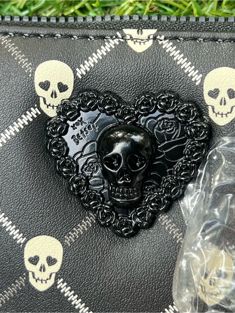 Betsy Johnson Skull Zip Around Compact Wallet Wristlet